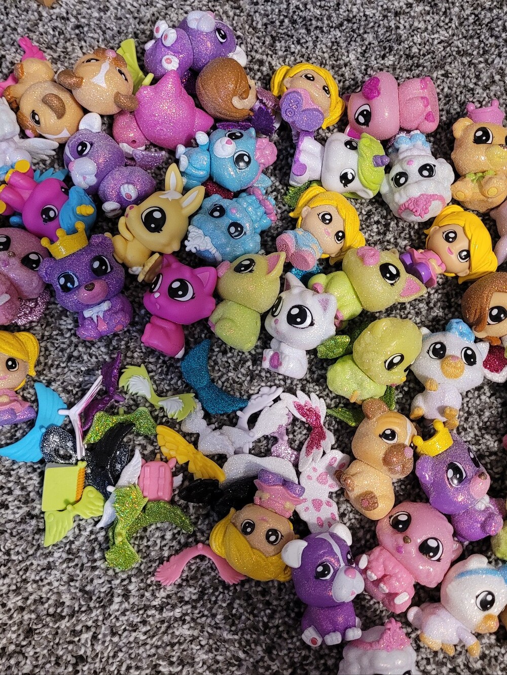 Tic Tac Toys XOXO  Friends Lot  Some Rare Glitter Blip Toys Pig over 80 pieces